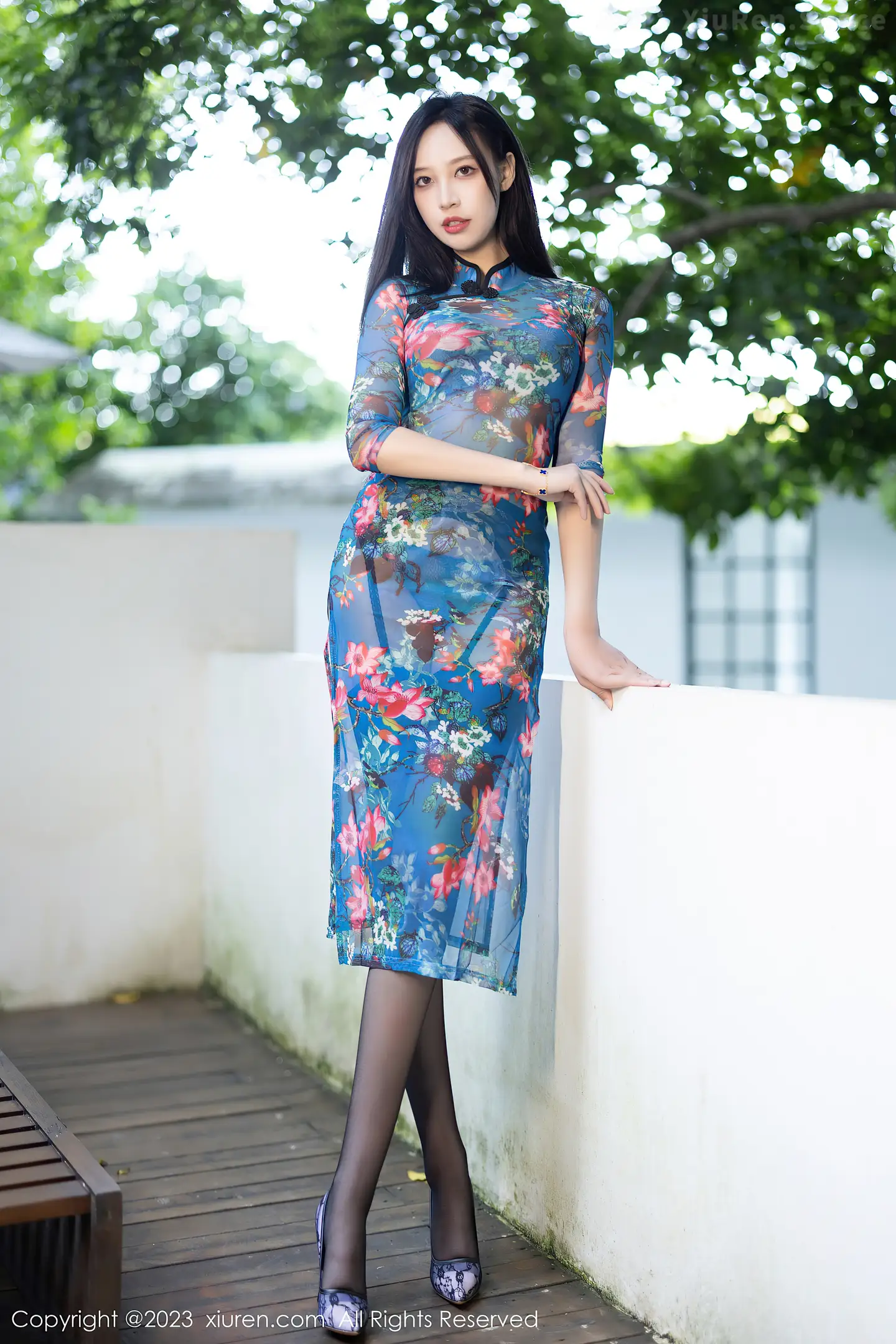 图片[2]-[XiuRen秀人网]VOL.7271 模特郑颖姗Bev性感蓝色旗袍露蓝灰蕾丝内衣配黑丝吊袜诱惑写真81P-秀人网官方网站